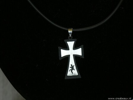Rubber ketting met kruis &amp; salamander, 45cm, zwart-zilverkleur